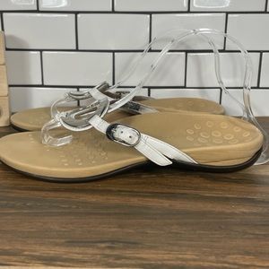 Vionic Women’s Karina Arch Support Comfort Thong Sandals White Tan Size 8